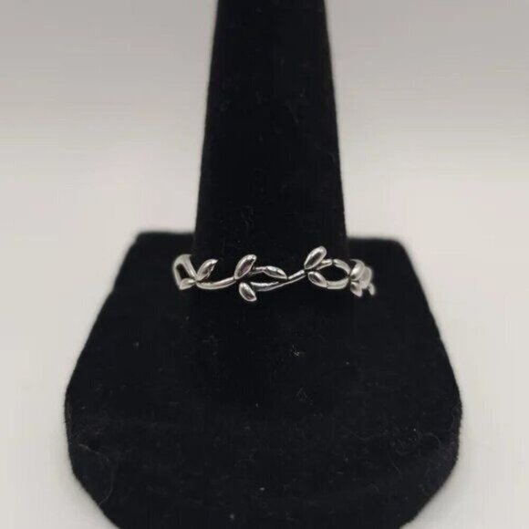 Nature-Inspired Leaf Vine Ring Size 8 (NWOT) - Picture 1 of 4